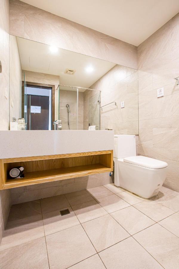 Easylazy Inn Taichung Buitenkant foto