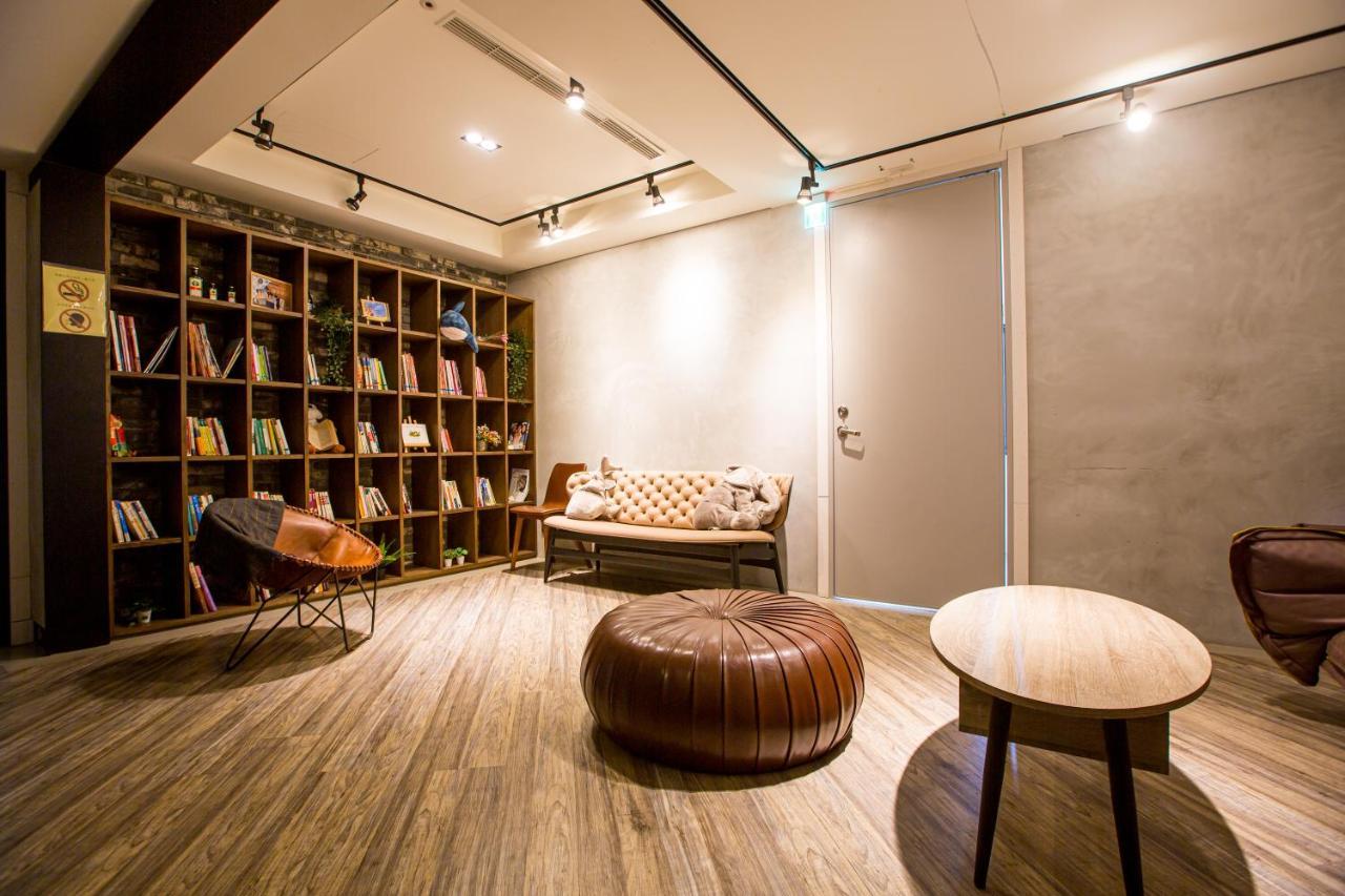 Easylazy Inn Taichung Buitenkant foto
