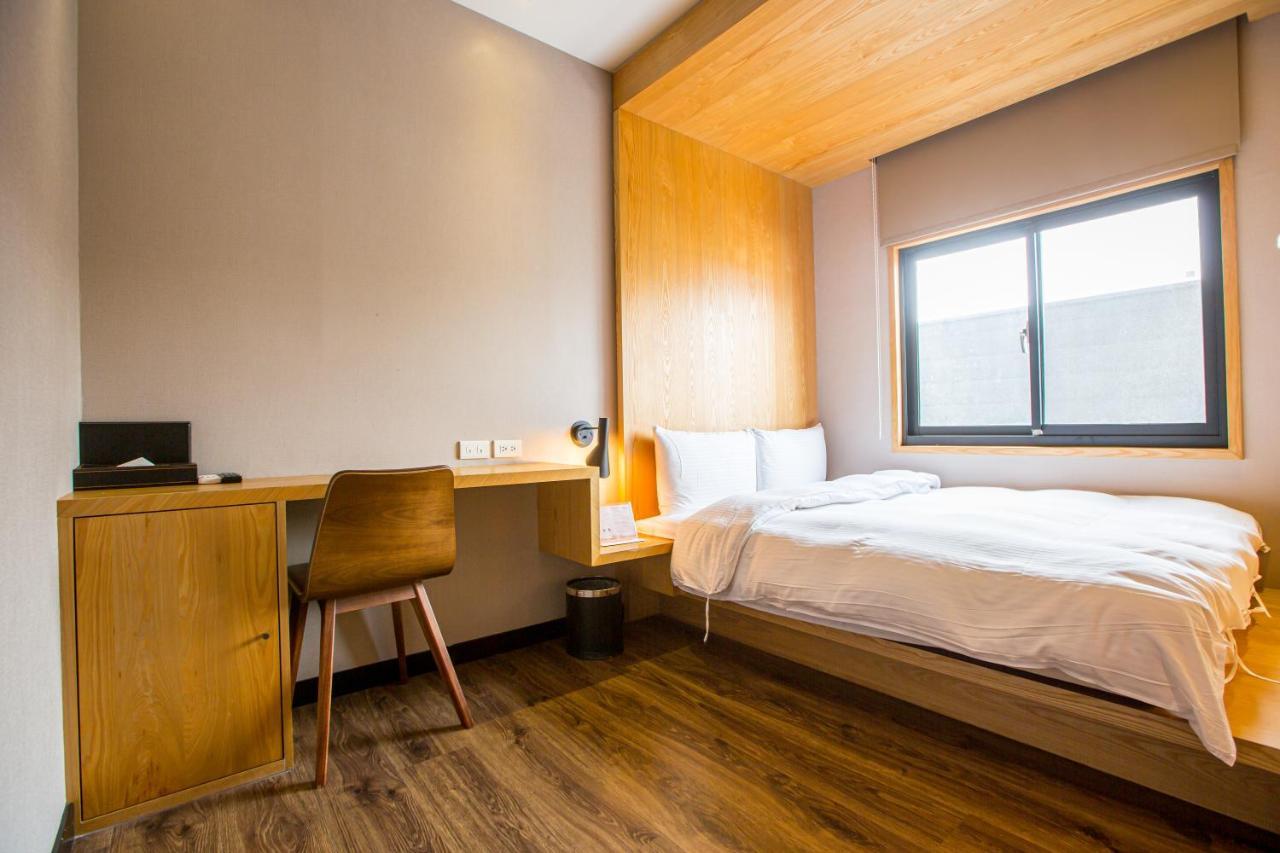 Easylazy Inn Taichung Buitenkant foto