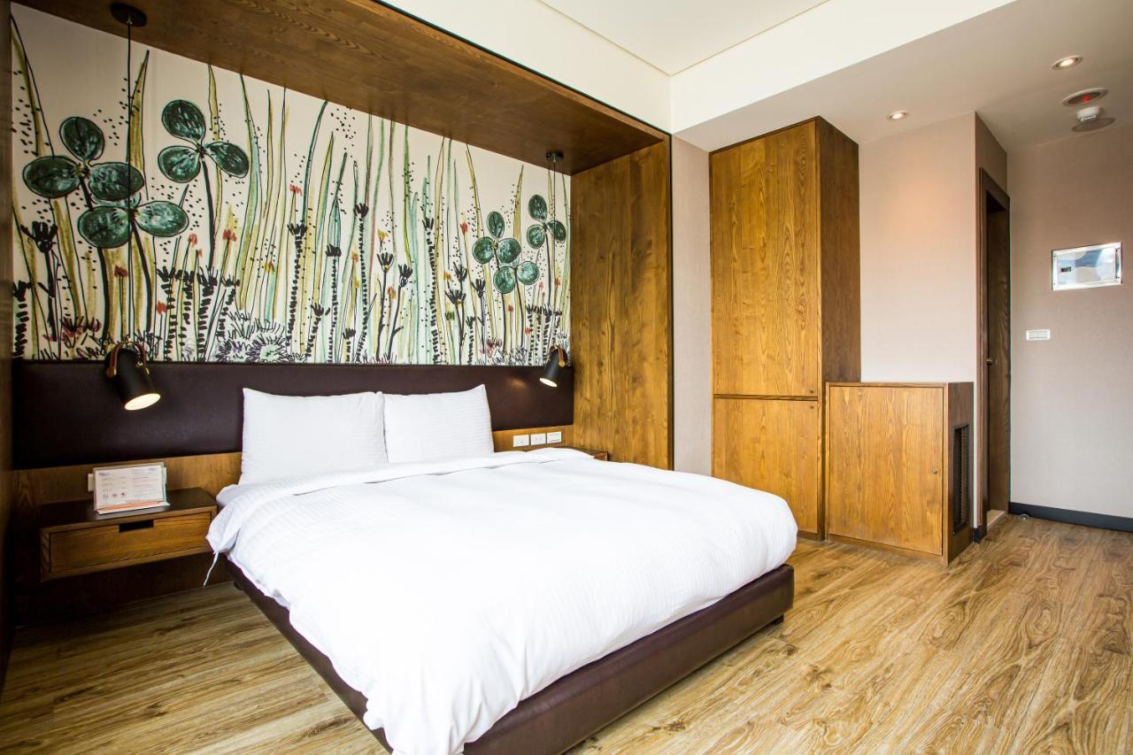Easylazy Inn Taichung Buitenkant foto