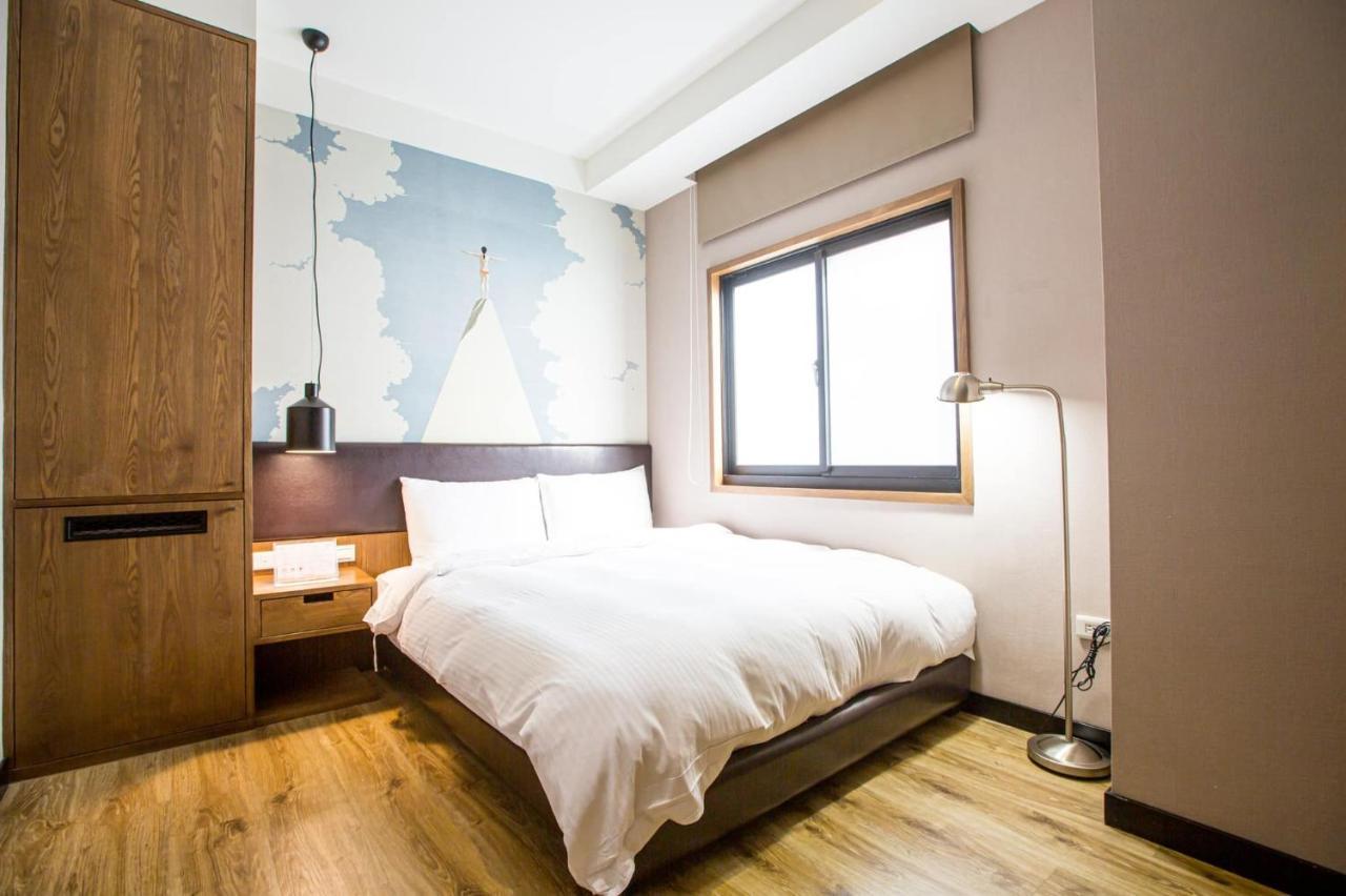 Easylazy Inn Taichung Buitenkant foto